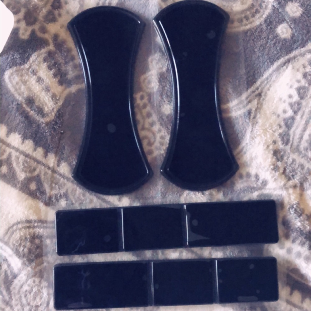 Hang anything with this nano rubber pad
